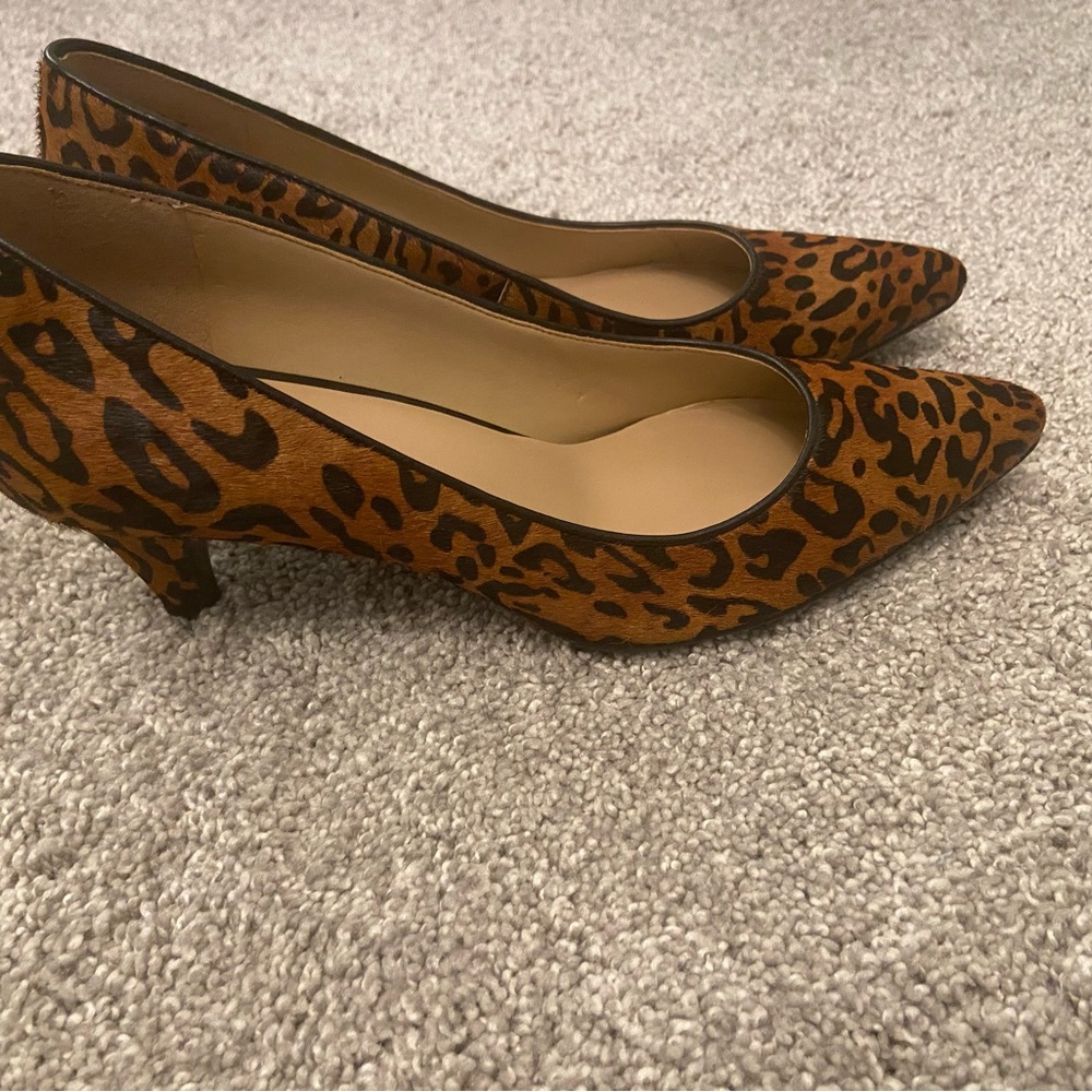 Naturalizer cheetah print kitten heel pumps. - Picture 2 of 4